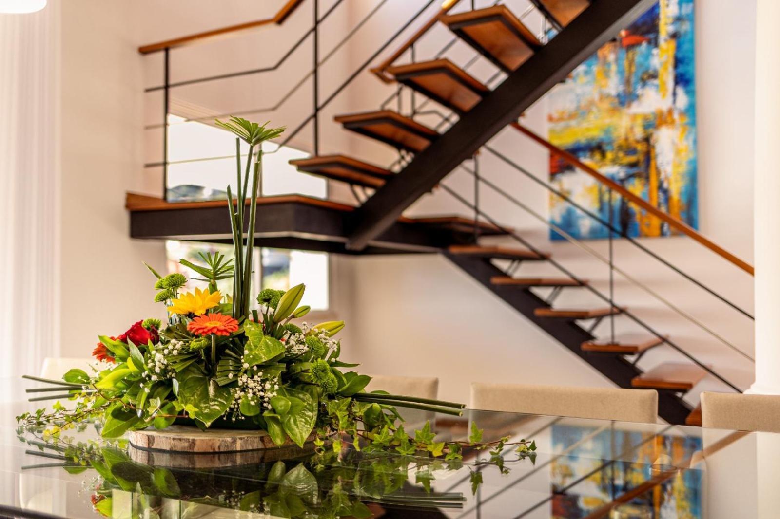 Luxury With Private Heated Pool, Garden And Views Of The Sea And Mountains. Villa *