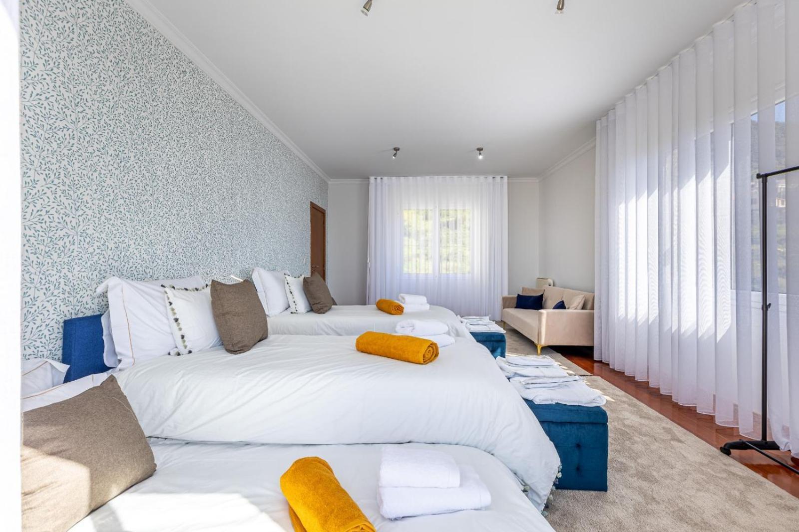 Villa Luxury With Private Heated Pool, Garden And Views Of The Sea And Mountains.